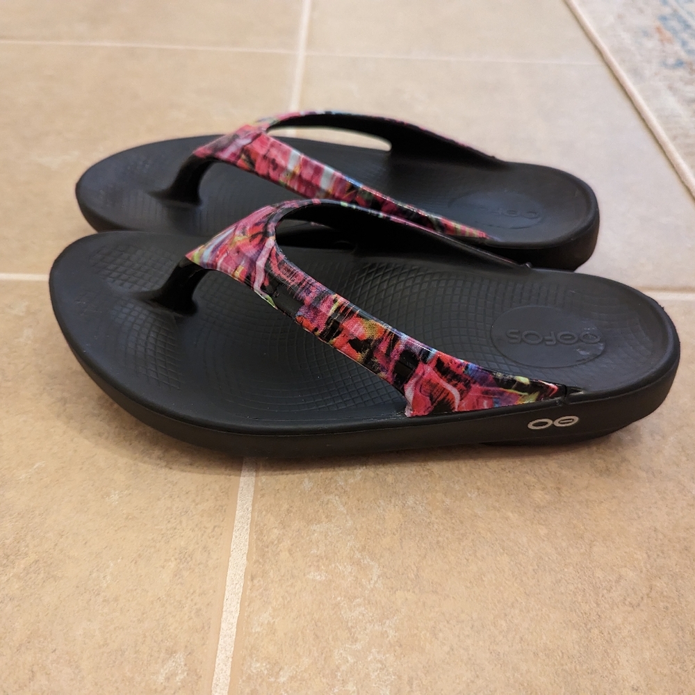 OOFOS OOlala Luxe Sandals, Size 8